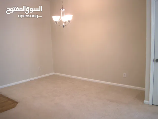 Bed space available near Ibn sina hospital.