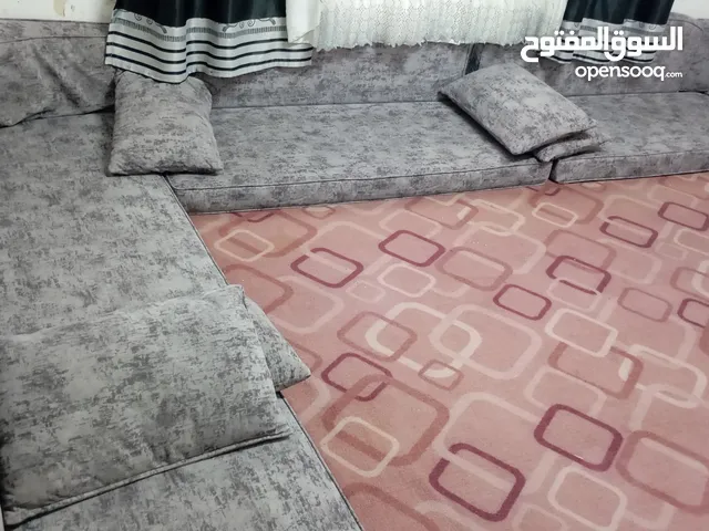 مجلس للبيع 7 جنابي قماش قطن نخب اول للبيع مع البرادي والموكيتة موجود في مادبا