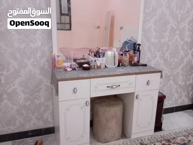 غرف نوم وكاونتر بحالةجيدة للبيع