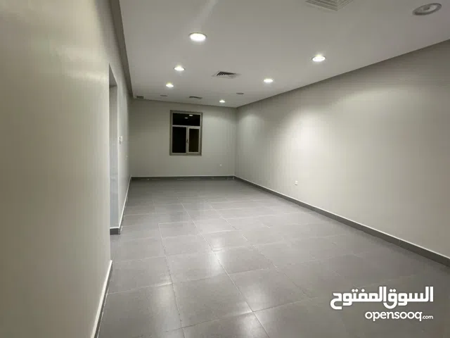200 m2 3 Bedrooms Apartments for Rent in Hawally Jabriya
