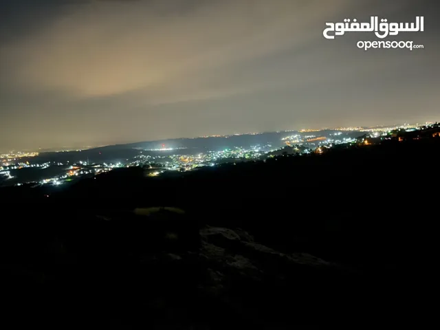 أرض 1100 م2 بإطلالة مميزة- جالا/ صوريف