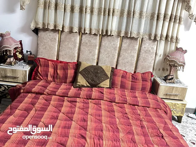 غرفة نوم خشب 5 قطع بحالة الجديد
