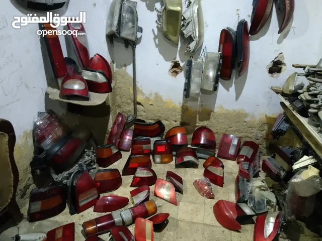 موجود فوانيس أمامي وأشارت لهونداي وطبلون لنسركرستاله
