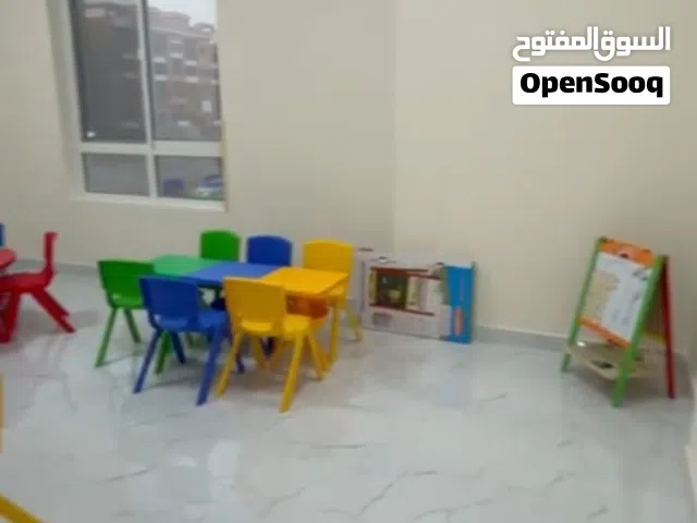 طاولات حضانه استمعال خفيف شبه جدد