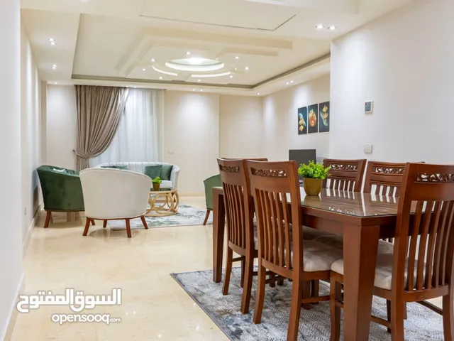 شقة مفروشة فندقية فاخرة للايجار اليومى - الشهرى - باللوتس الشمالية بالتجمع الأول