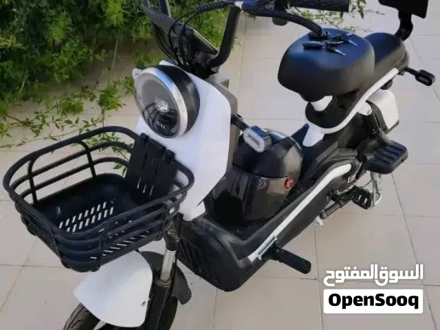 موطو كهرب موديل حديث سرعه75+ 2مفتاح +2لارم +خوده+غطاء مطري +عدت صيانة إطارات السعر حررررررق قاعد جدي