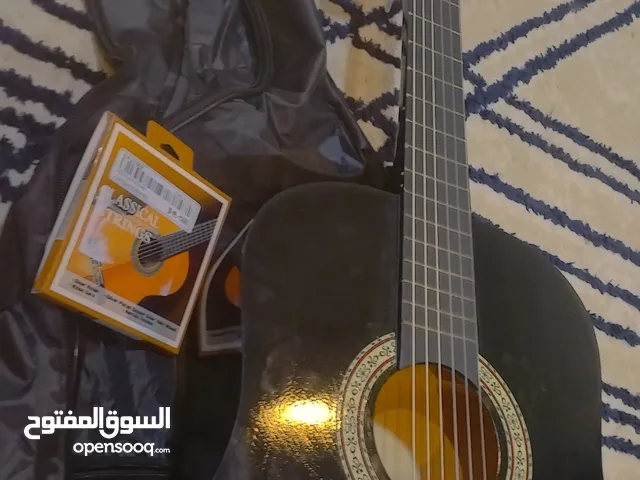 قيتار كلاسيك للبيع او البدل ب عود