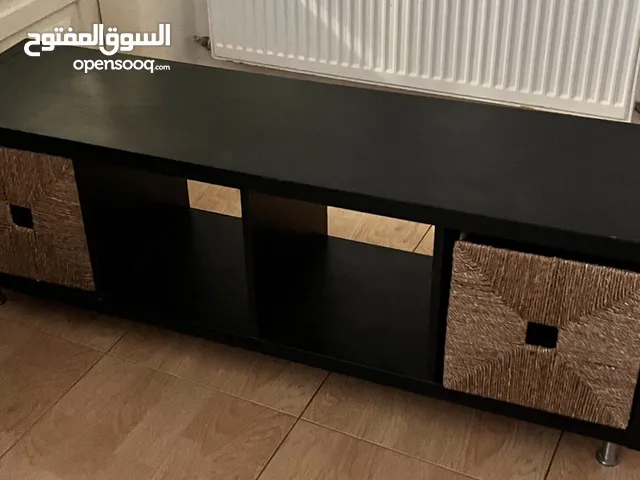 طاولة تلفزيون