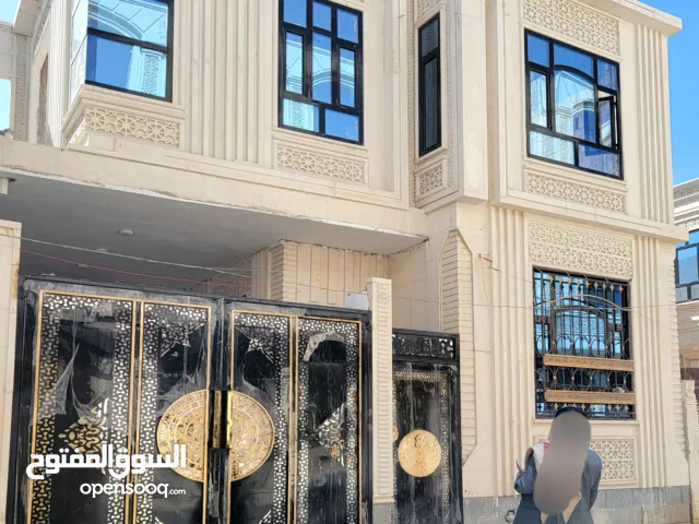 فله مصغره في غايه الروعـــــه مطله على الشارع العام قرييييبه جدا للاسواق وجميع الخدمات