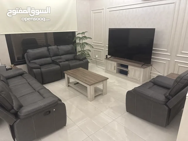 كنب جلد لون رمادي