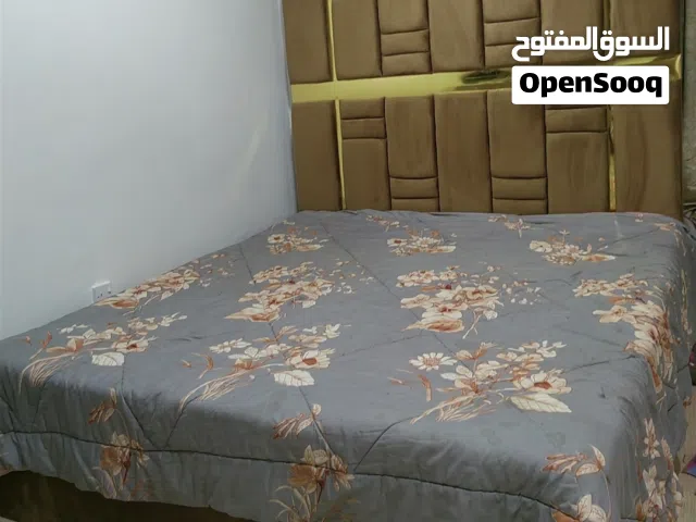 سرير مع ماترس نظيف بحاله جيده 35 دينار