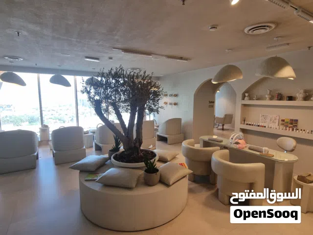للبيع صالون نسائي قائم ومجهز بالكامل في الديرة بموقع مميز وحيوي مع اطلالة بحرية رائعة الصالون مجهز ب