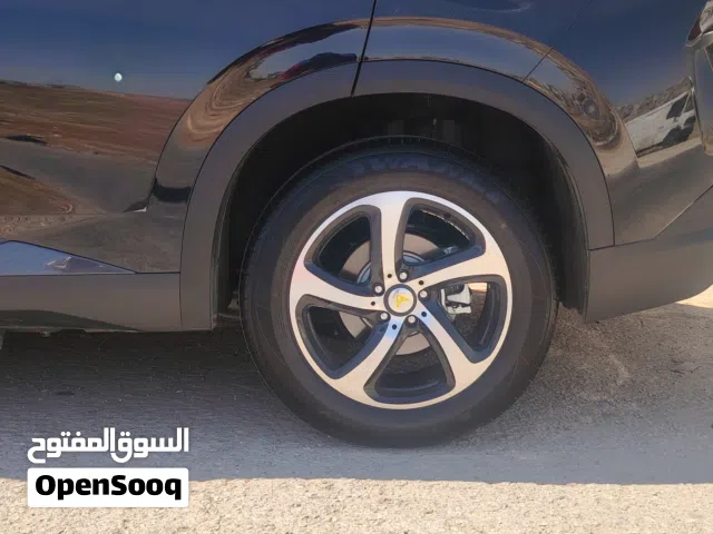 جنط 18 بركب على فرد في جن يعني المقاس للبراغي بحالتي الجديد بي 220 ديناز