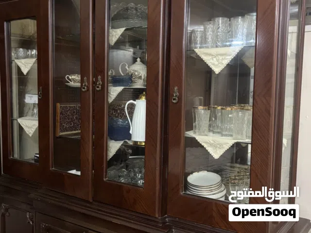طاولة سفرة مع ملحقاتها