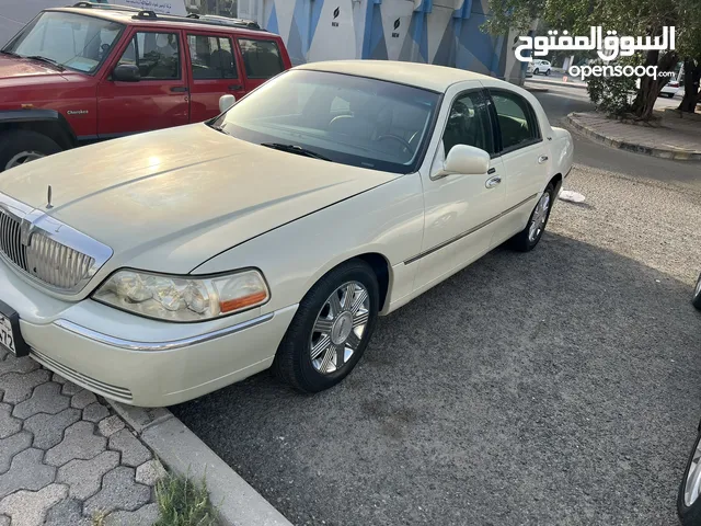 Used Lincoln Town Car in Hawally