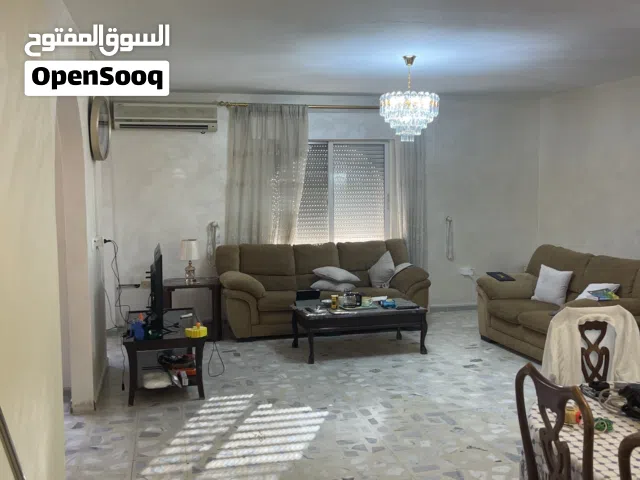 شقه للبيع في موقع حيوي