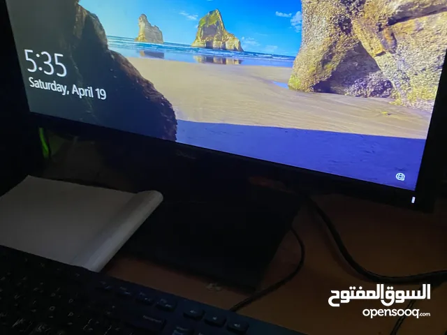 كمبيوتر مكتبي للبيع مع كامل عدته بسعر مناسب