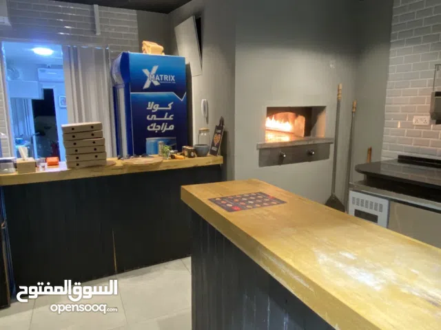 مطعم بيتزا