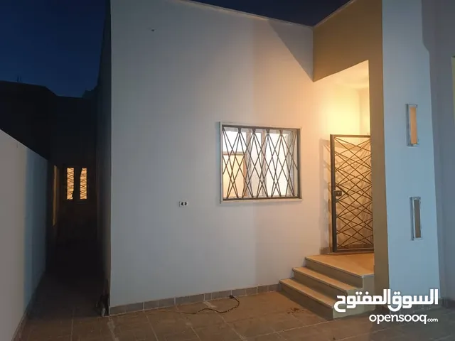 170 m2 4 Bedrooms Townhouse for Rent in Tripoli Ain Zara