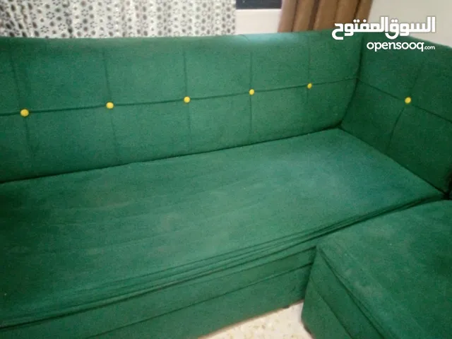 * كنبايات مستعملة تشبه الجديد عدد 3 الشعر قابل للتفاوض بشيء بسيط والكنب مش مهيون ودفع بحق الله وشيل.