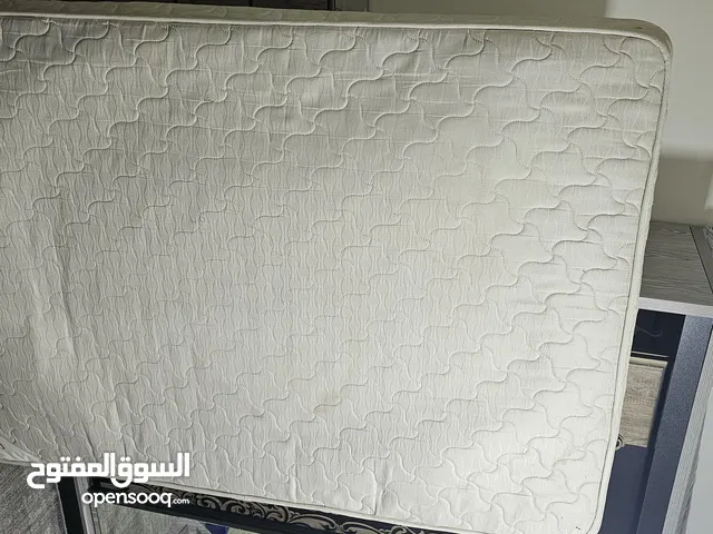 فرشة مجوزة زنبرك مقاس طول 190 عرض 140 ارتفاع 20 استعمال شهرين للبيع