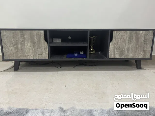 طاولة تلفزيون