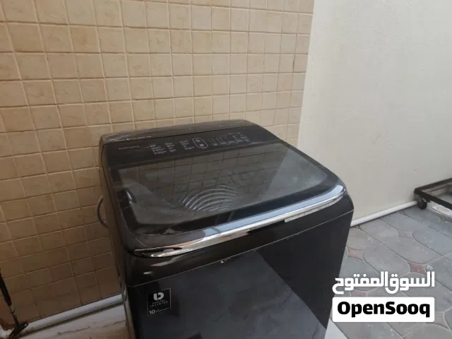 غسالة سامسونج بتحميل علوي (Top Load) بقدرة 22 كجم، تتميز بتقنية Digital Inverter الموفرة للطاقة.