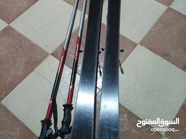 لوح تزلج على الثلج. سكيات ski