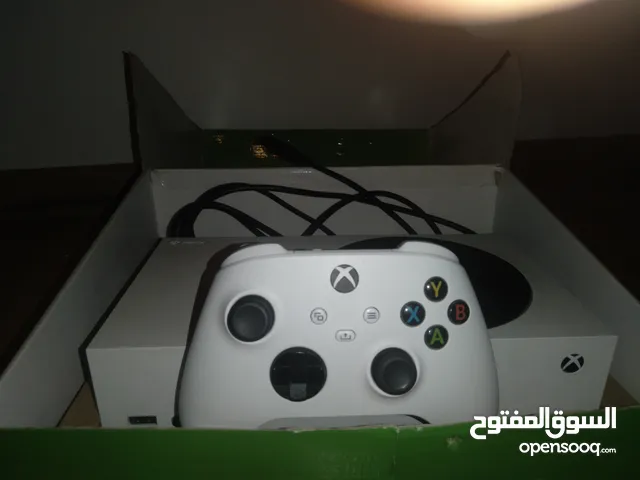 اكس بوكس سيريس اس مستعمل استعمال قليل الجهاز ولا عيب مش مفتوح معا يد وخيوط وشنطه وباكوه وباقه العاب