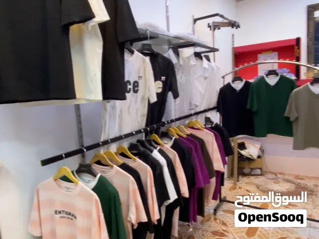 محل ملابس للبيع