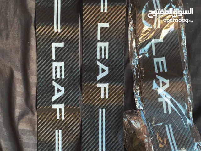 لاصقات كاربون فايبر بشعار LEAF لسيارة نيسان ليف