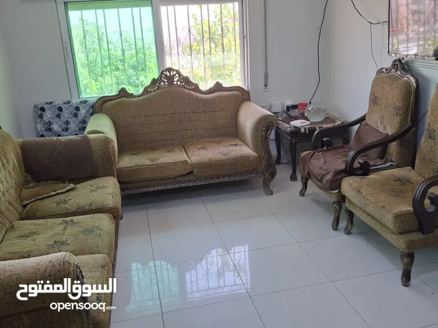 كنب مستعمل للبيع بحاجة لتنجيد
