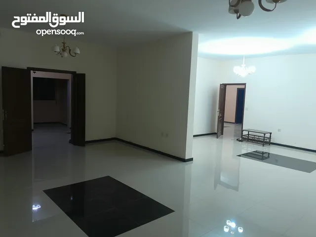 300 m2 More than 6 bedrooms Villa for Rent in Benghazi Tabalino