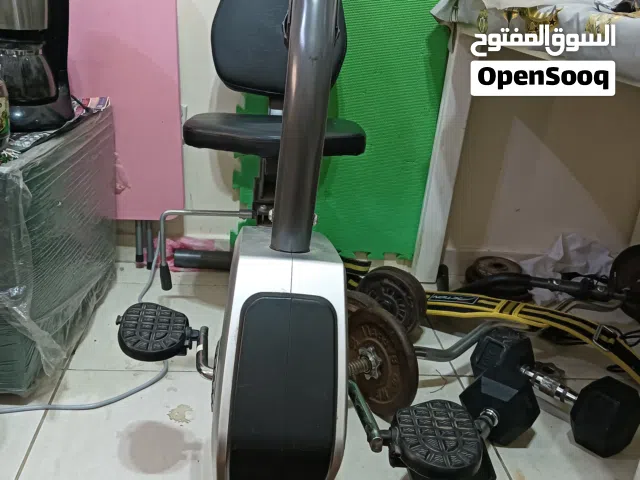 ادوات رياضيه دمبل ودراجه رياضيه ودراجه لطفله ممتاذه وكنبتين انتريه للبيع مستعجل