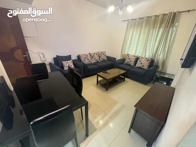 الشارقه الخان خلف افاميا غرفه وصاله ومطبخ وحمام السعر 3500 شامل انترنت فقط