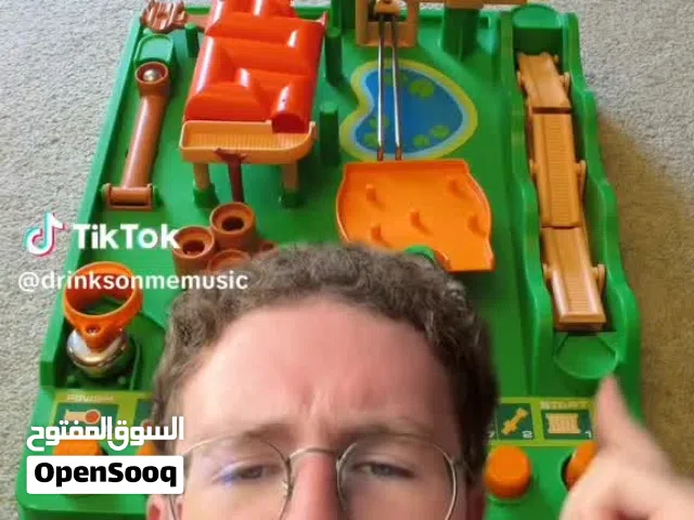 لعبة "تومي سكرو بول سكرامبل" (Tomy Screwball Scramble):  هي لعبة مهارة كلاسيكية ميكانيكية بالكامل،