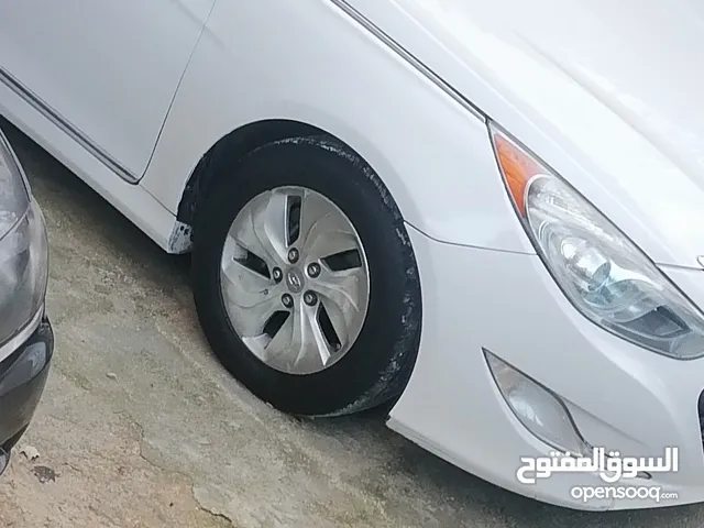 جنط سوناتا قصه 2011 إلى 2015 عدد 2 قياس 16 مع كوشوك نظيف فردتين مختلفات عن بعض موضح بالصور