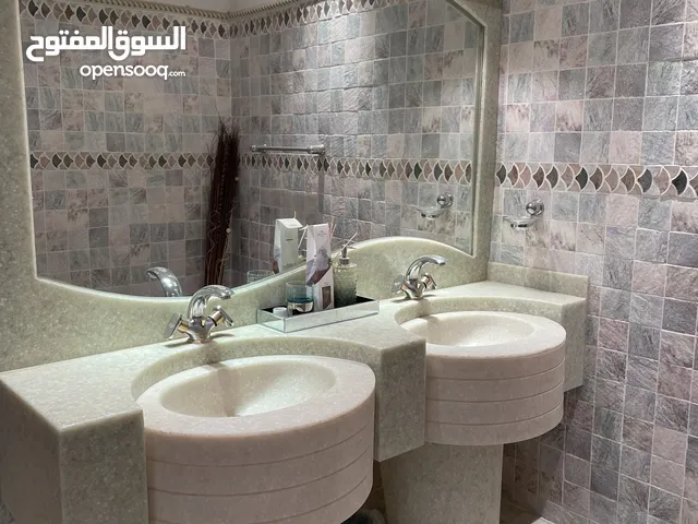مغاسل رخام لا يوجد فيها عيوب