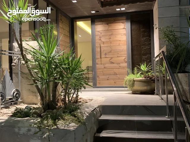 220 m2 3 Bedrooms Apartments for Sale in Amman Um El Summaq