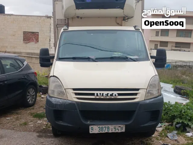 شاحنة افيكو (Iveco) مغلقة للتبريد 2008 مجهزة بصندوق تبريد من شركة Carrier