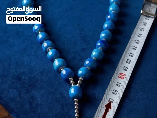 تتخطى حدود الفخامة.. مسبحة حجر طبيعي ملكية بطول استثنائي (80 سم).