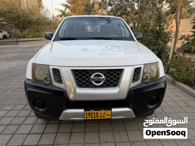 2012 نيسان X-تيرا Standard