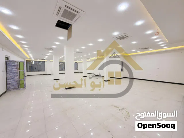 بناية تجارية حديثة للايجار في منطقة الجنينة بمساحة 300 متر