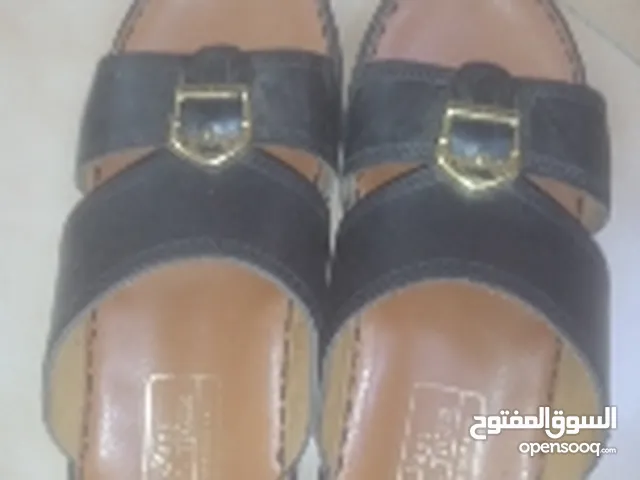 36 Slippers & Flip flops in Muscat