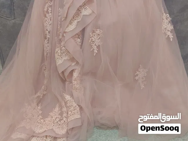 بدلات خطوبة بتجنننن ما فيها ولا اي عيب البدلة زهري وليست مشمي زهري بارد جميل  التاني. بيج كبتشينو