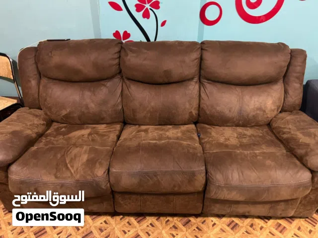 للبيع كنبه حالتها جيده جدا للتواصل مقابل التسوم بالمعقول