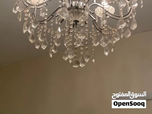 ثريا بإنارة صفراء