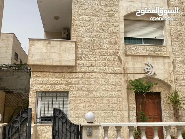 240 m2 4 Bedrooms Townhouse for Sale in Amman Adan