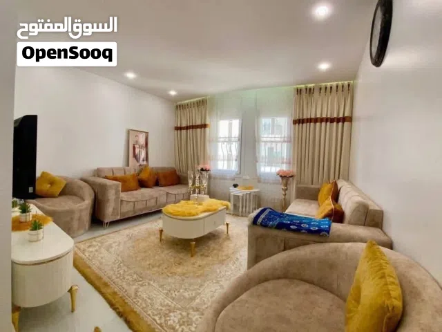 شقة فاخرة بالقرب من جامعة ناصر بسعر كزيوني