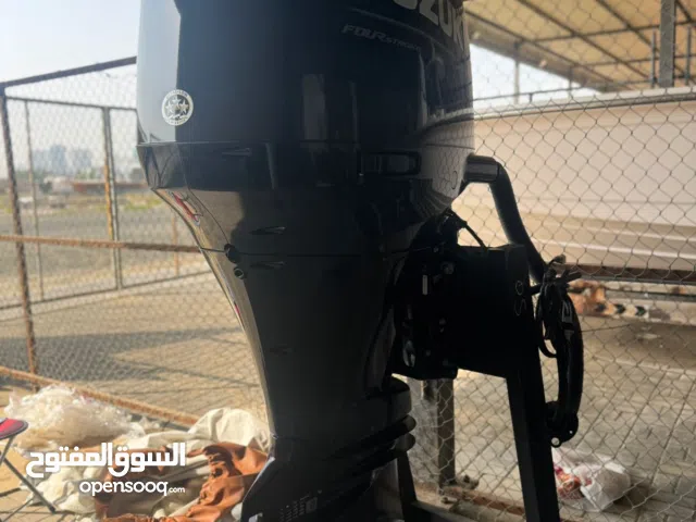 محرك(SUZUKI) 300حصانV6 موديل 2025 وايرلس كهرباء للبيع  محرك نظيف ولا يوجد به اي مشاكل المحرك فحص